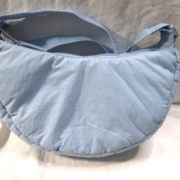 OLD NAVY PUFFY LIGHT WEIGHT FANNY/BELT BAG Light Blue - Picture 3 of 6